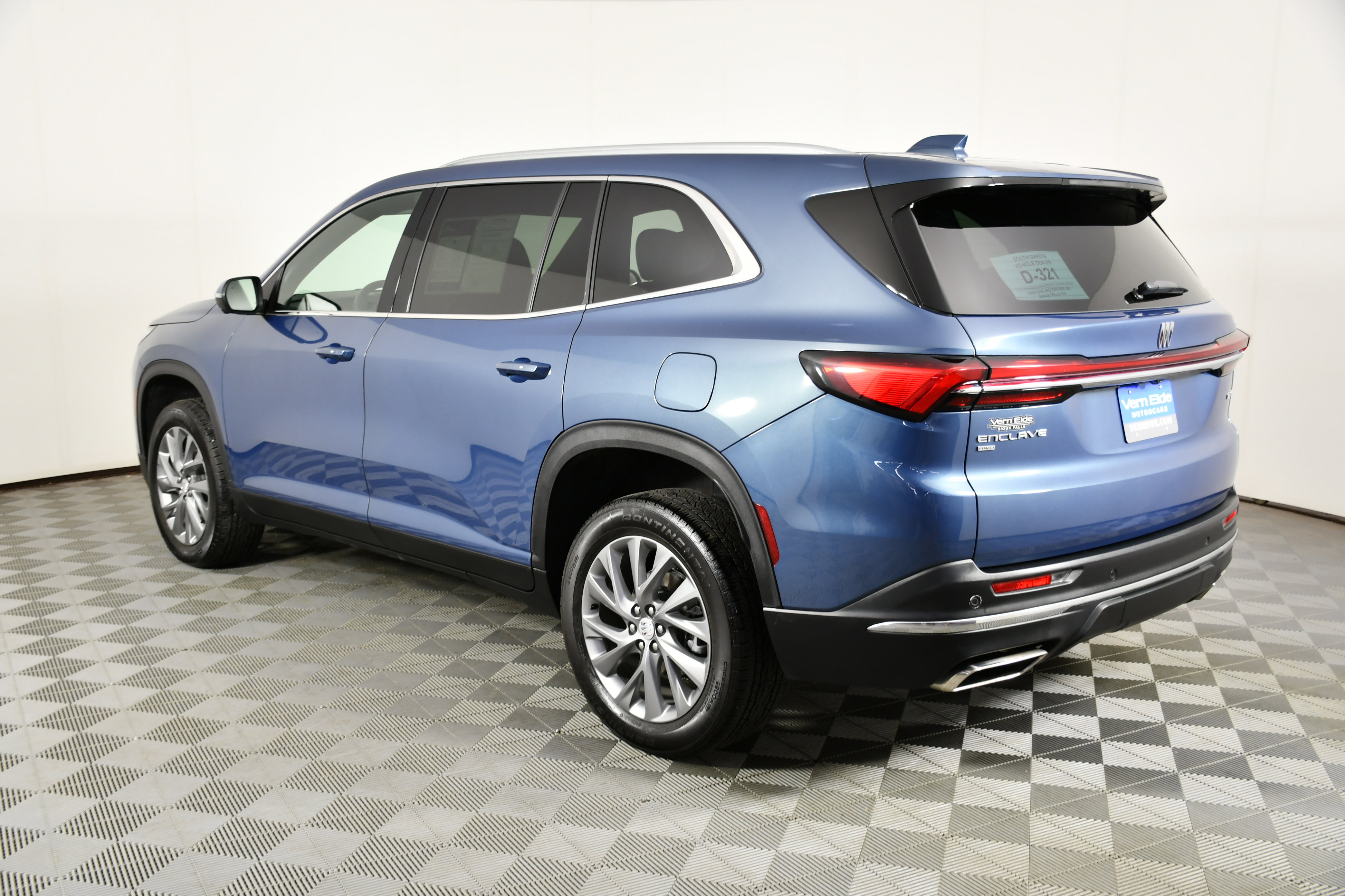 Used 2025 Buick Enclave Preferred image 8