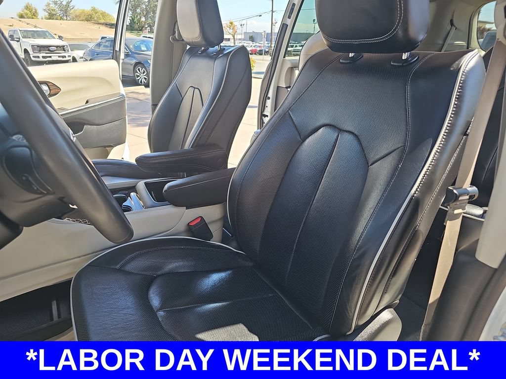 Used 2023 Chrysler Pacifica Limited FWD image 16