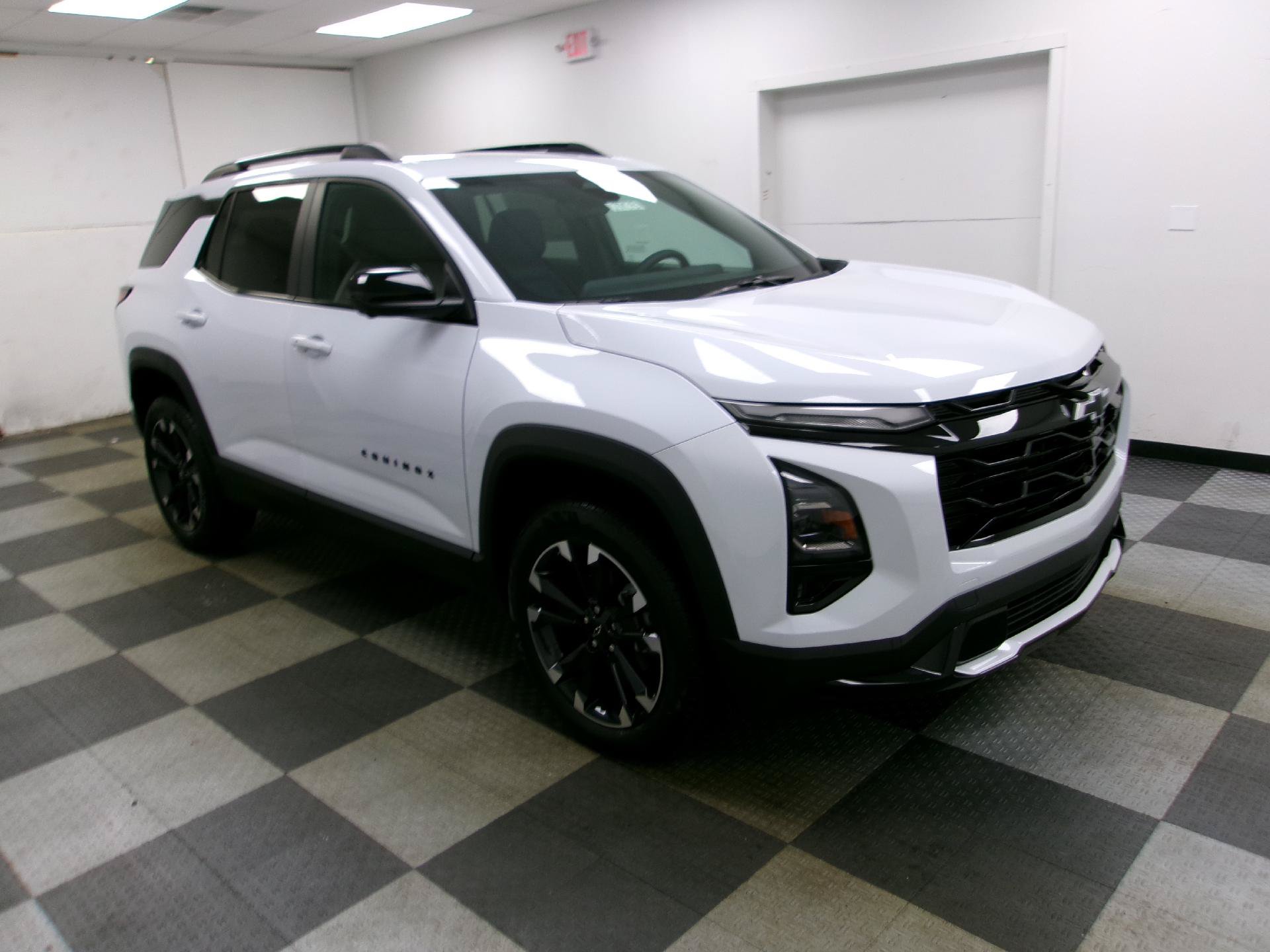 New 2027 Chevrolet Equinox RS w/ Safety and Technology Package FWD image 15