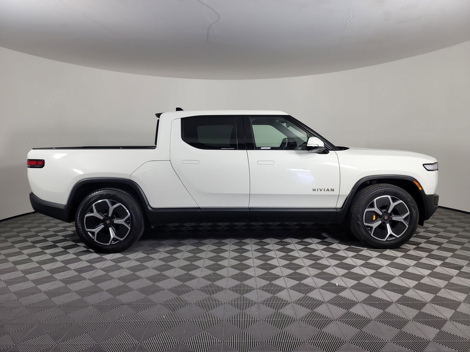 Used 2022 Rivian R1T Adventure image 6