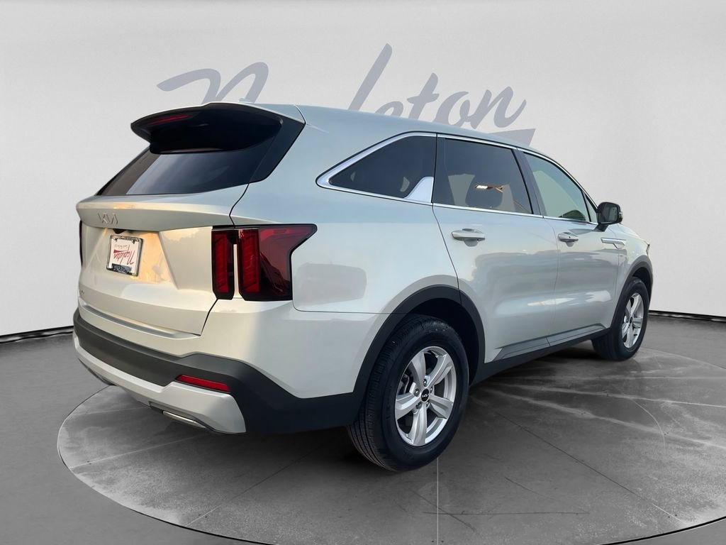 Certified 2026 Kia Sorento LX FWD image 7