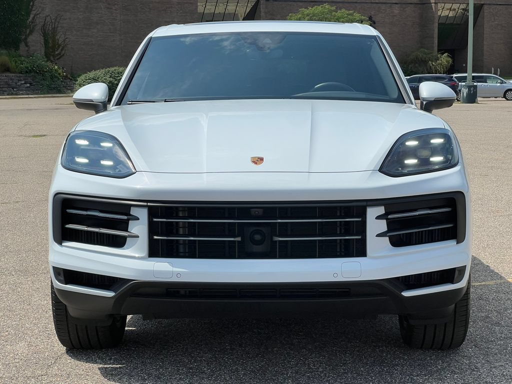Used 2025 Porsche Cayenne AWD/4WD image 44