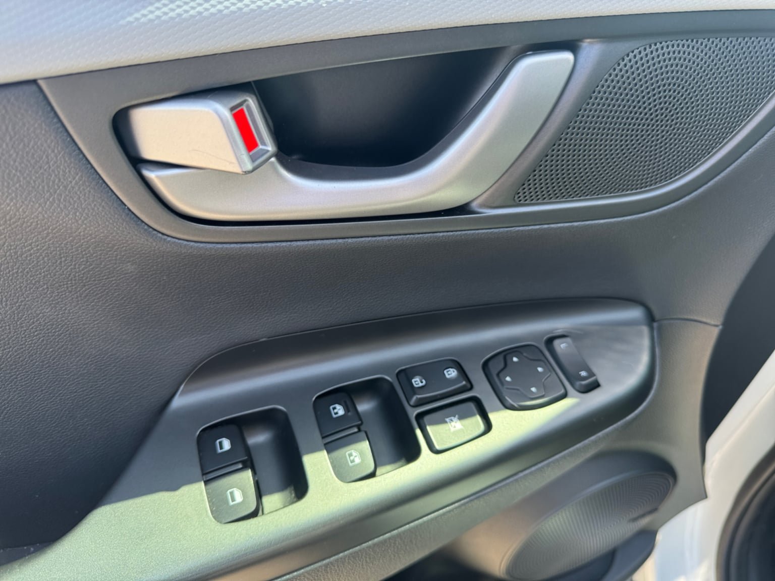 Used 2020 Hyundai Kona Limited AWD/4WD image 11