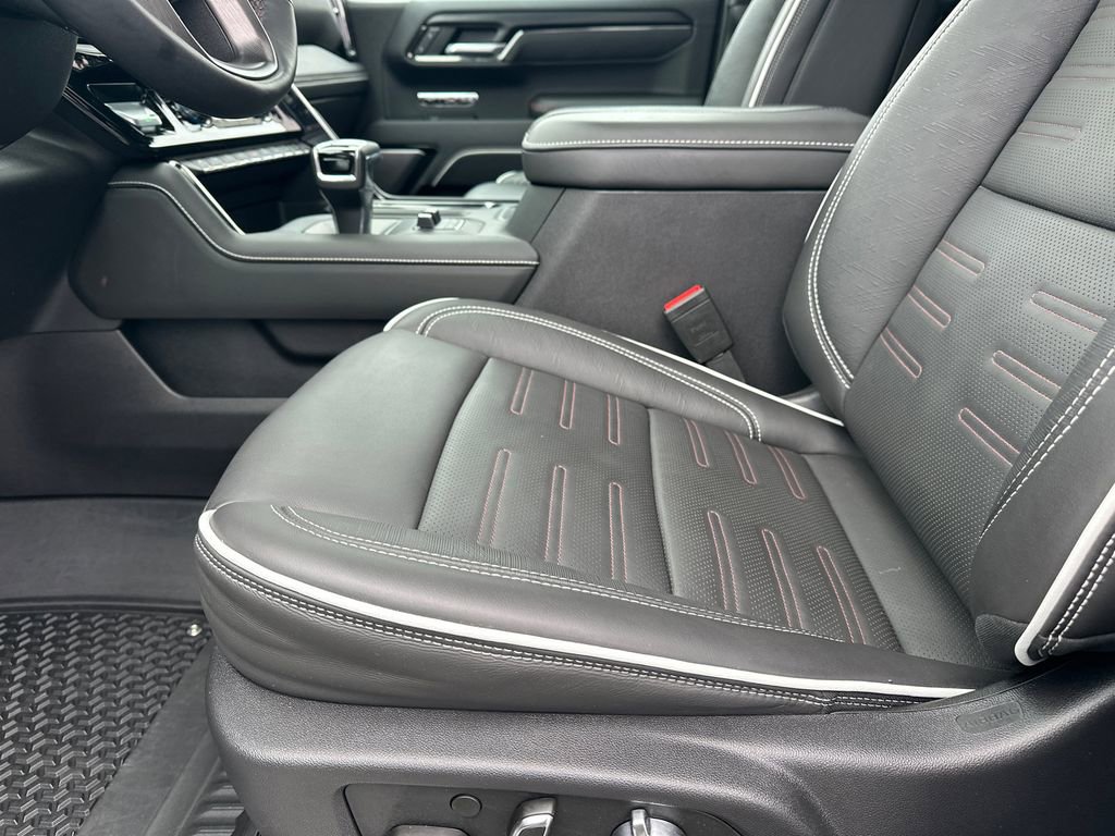 Used 2025 GMC Sierra 1500 AT4X image 10