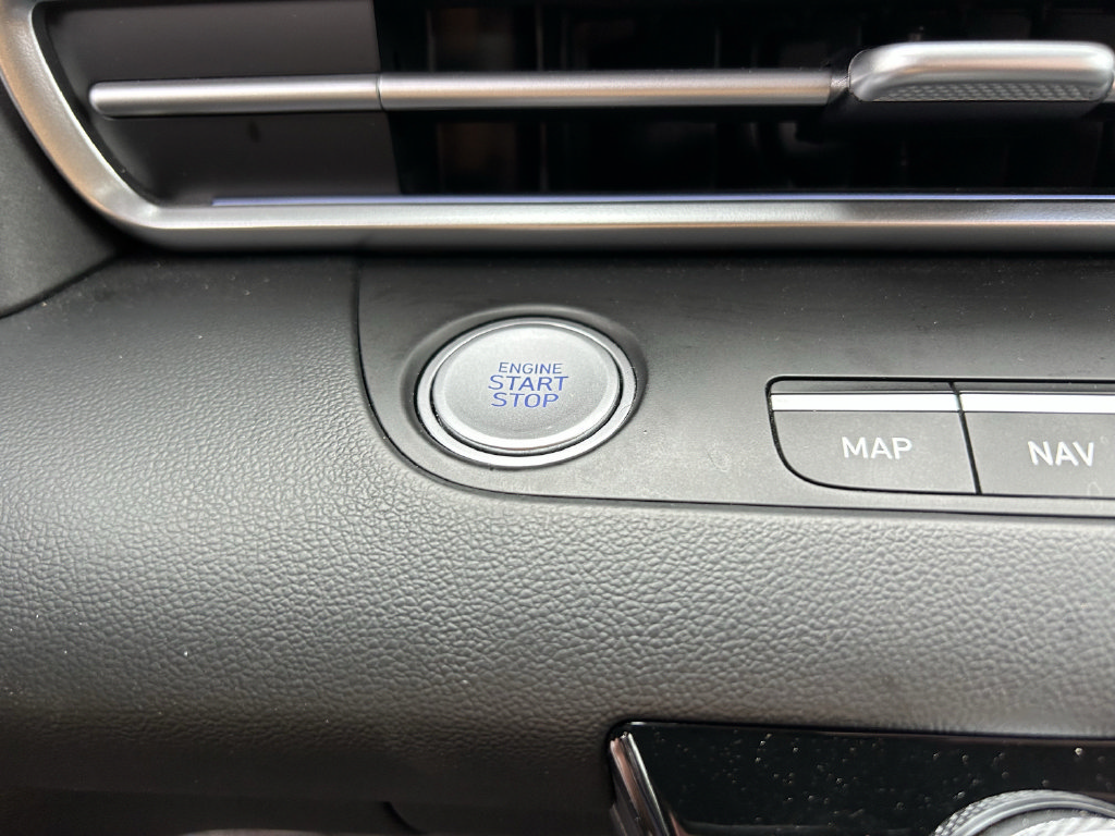 Certified 2024 Hyundai Elantra Limited FWD image 33