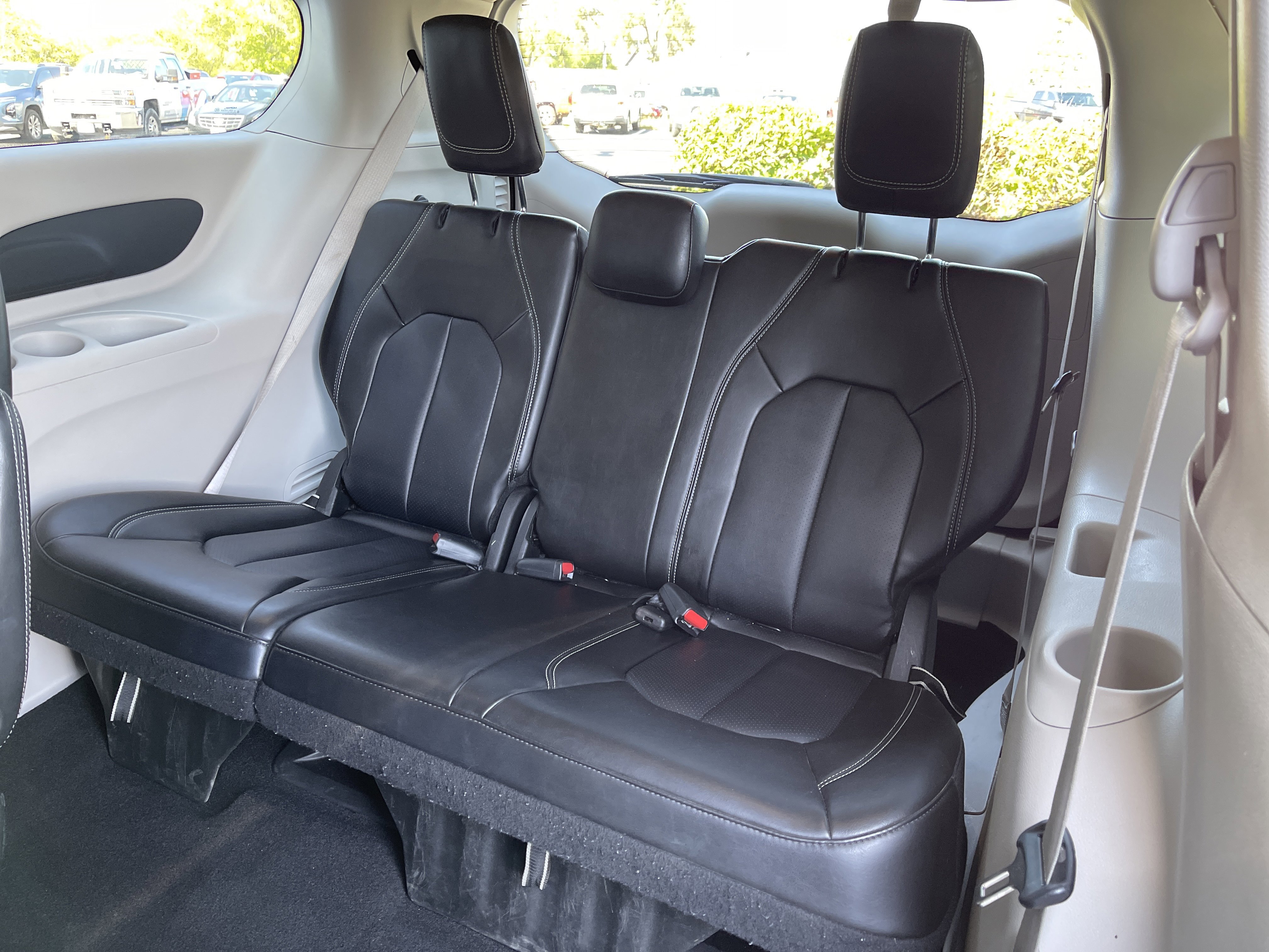 Used 2024 Chrysler Pacifica Touring-L image 40