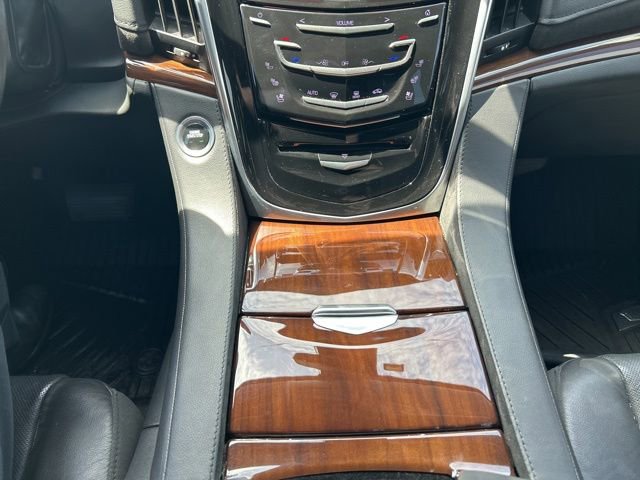 Used 2020 Cadillac Escalade Luxury AWD/4WD image 19