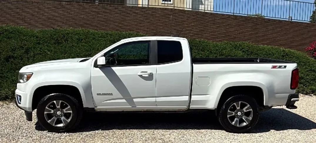 Used 2016 Chevrolet Colorado Z71 AWD/4WD image 2