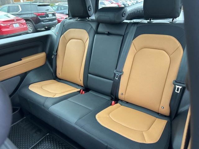 Used 2023 Land Rover Defender 90 X-Dynamic SE image 15