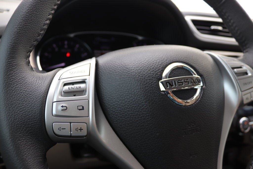 Used 2016 Nissan Rogue SL AWD/4WD image 16