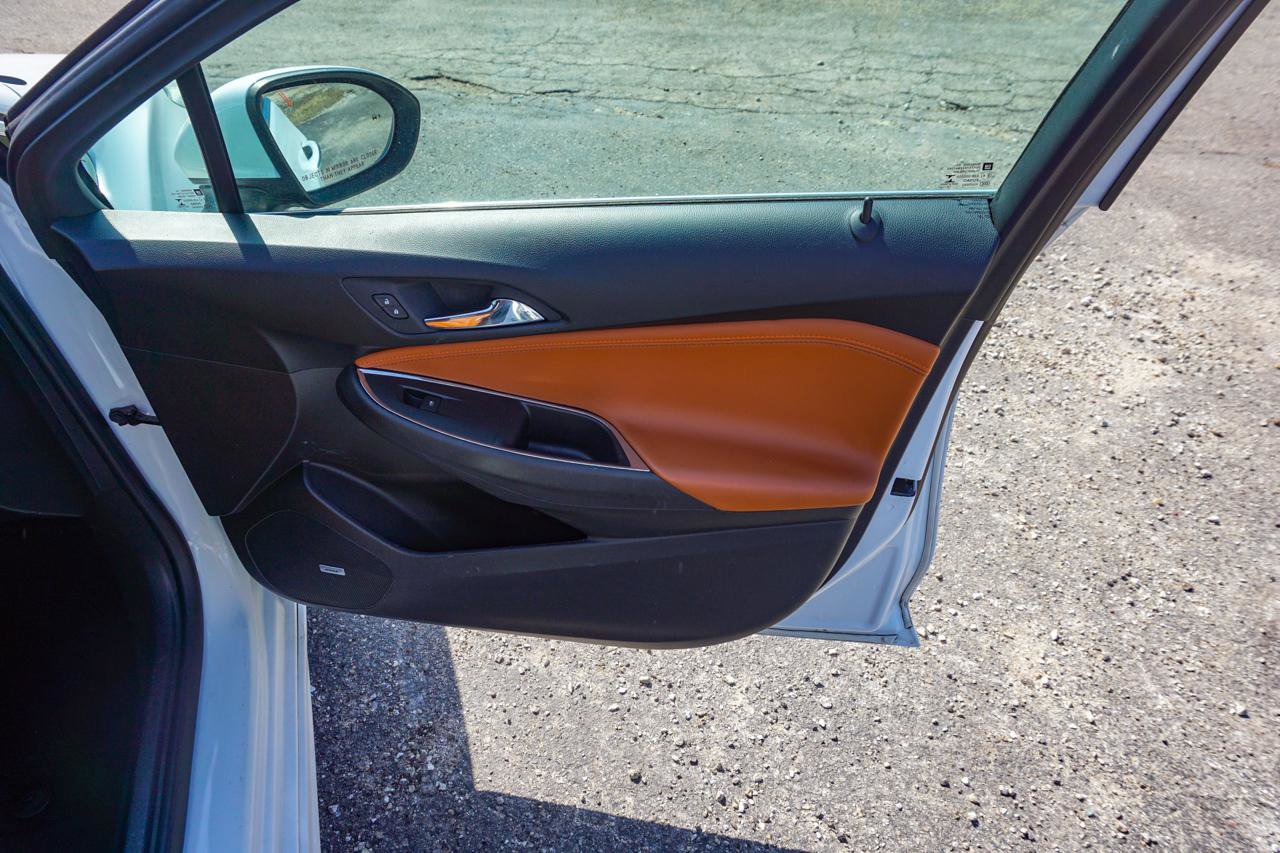 Used 2017 Chevrolet Cruze Premier FWD image 32