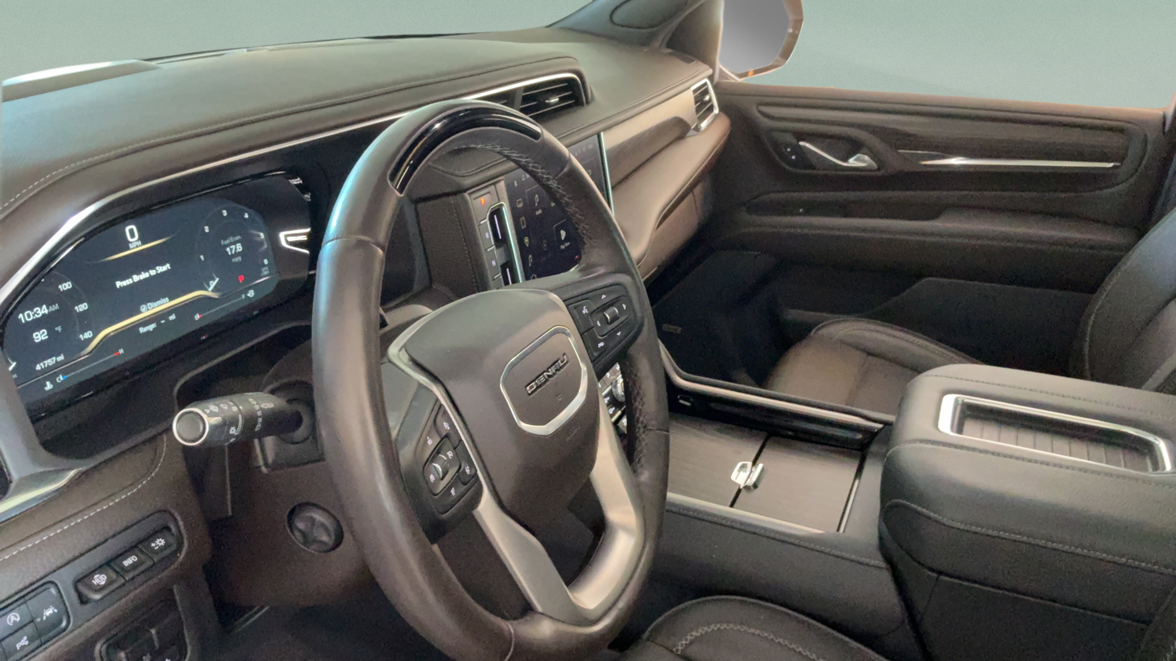 Used 2024 GMC Yukon Denali w/ Advanced Technology Package AWD/4WD image 25