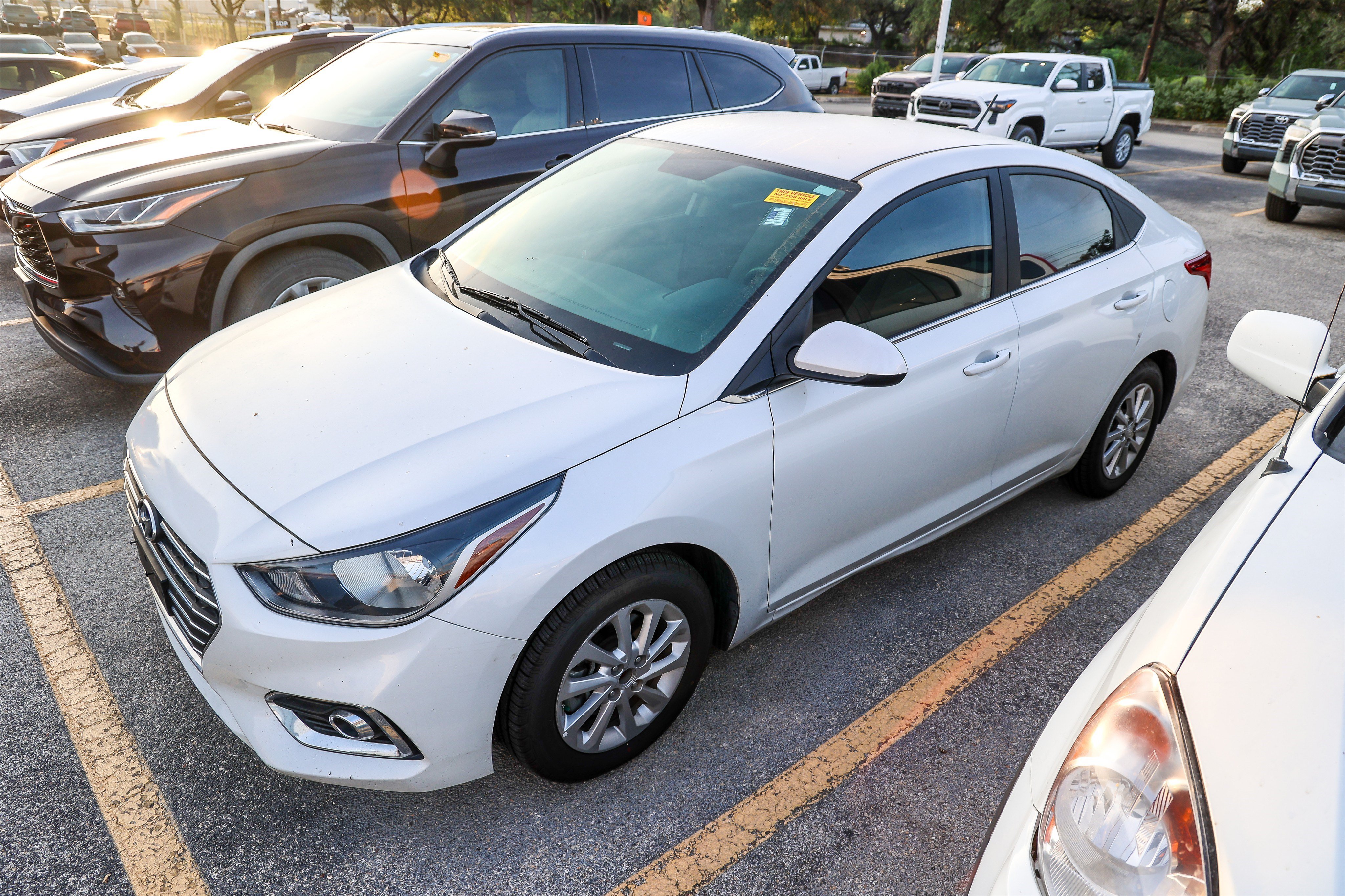Used 2022 Hyundai Accent SEL FWD image 3