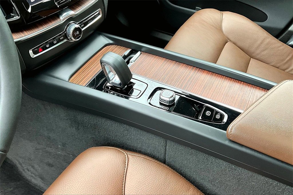 Used 2023 Volvo XC60 B5 Plus w/ Climate Package image 18