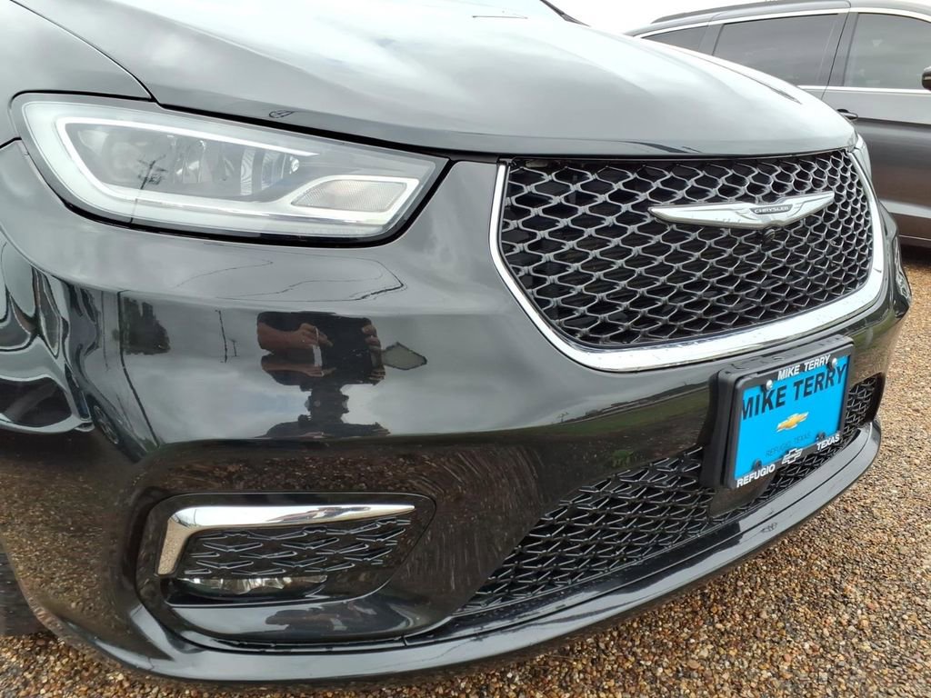Used 2023 Chrysler Pacifica Touring-L image 7