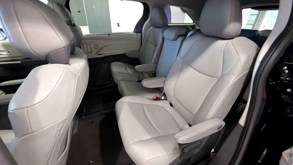 Used 2024 Toyota Sienna XLE image 58