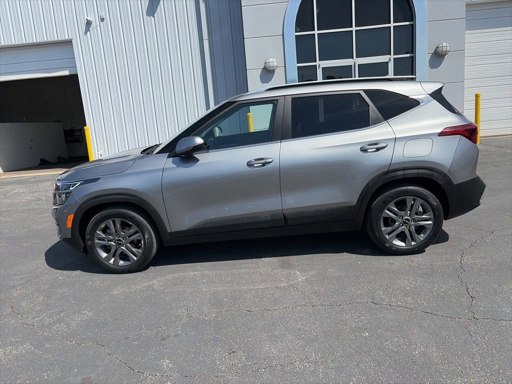 Used 2023 Kia Seltos S w/ Navigation Package image 4