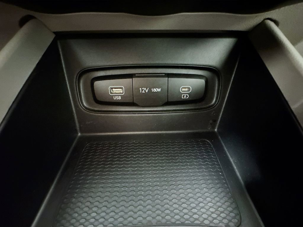 Used 2024 Hyundai Venue SEL image 33