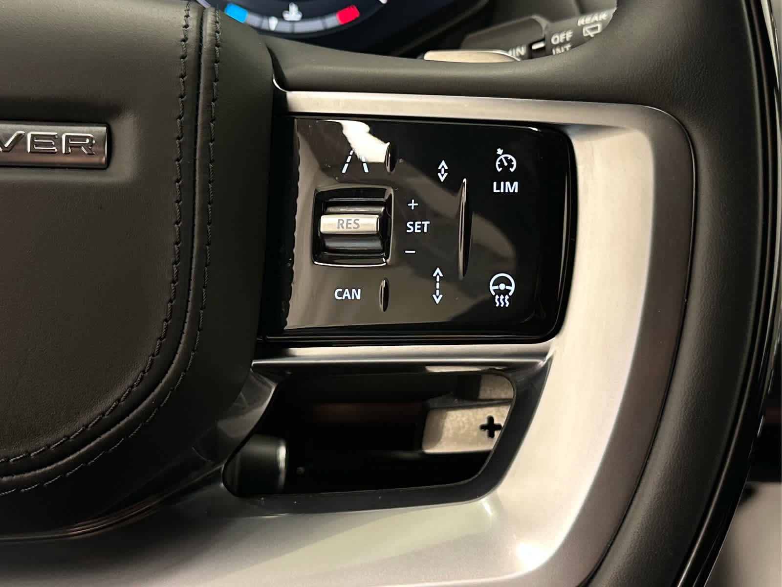 Used 2025 Land Rover Range Rover Long Wheelbase SE image 28