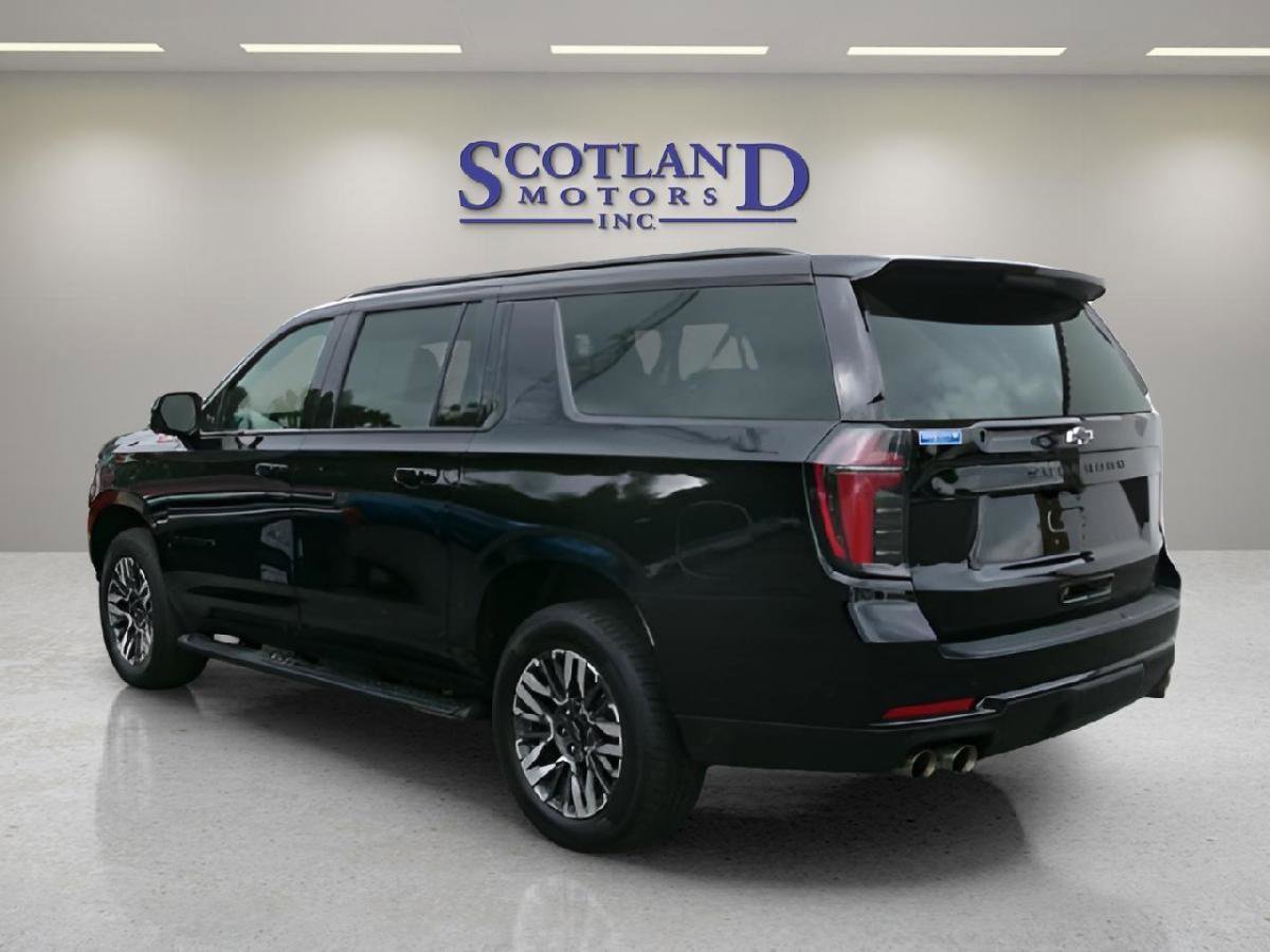 Used 2025 Chevrolet Suburban Z71 AWD/4WD image 8