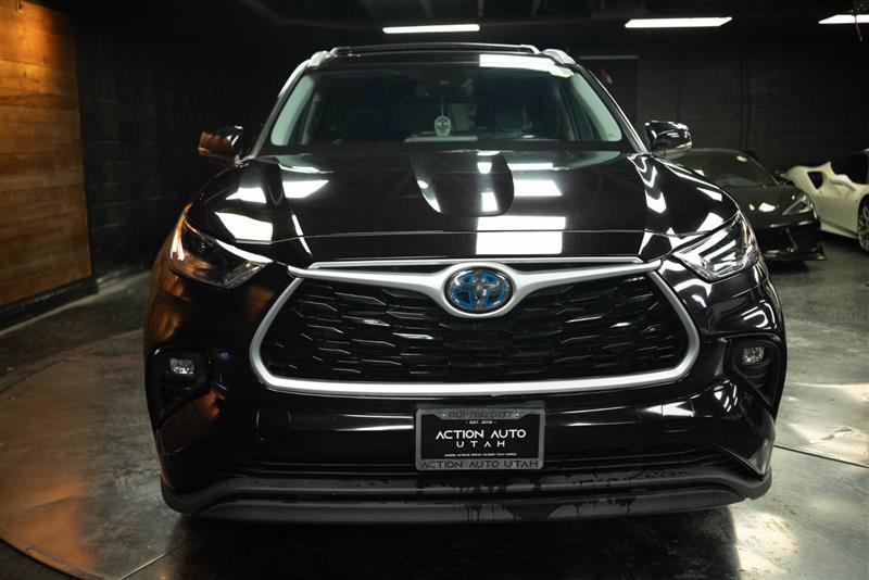Used 2022 Toyota Highlander XLE FWD image 3