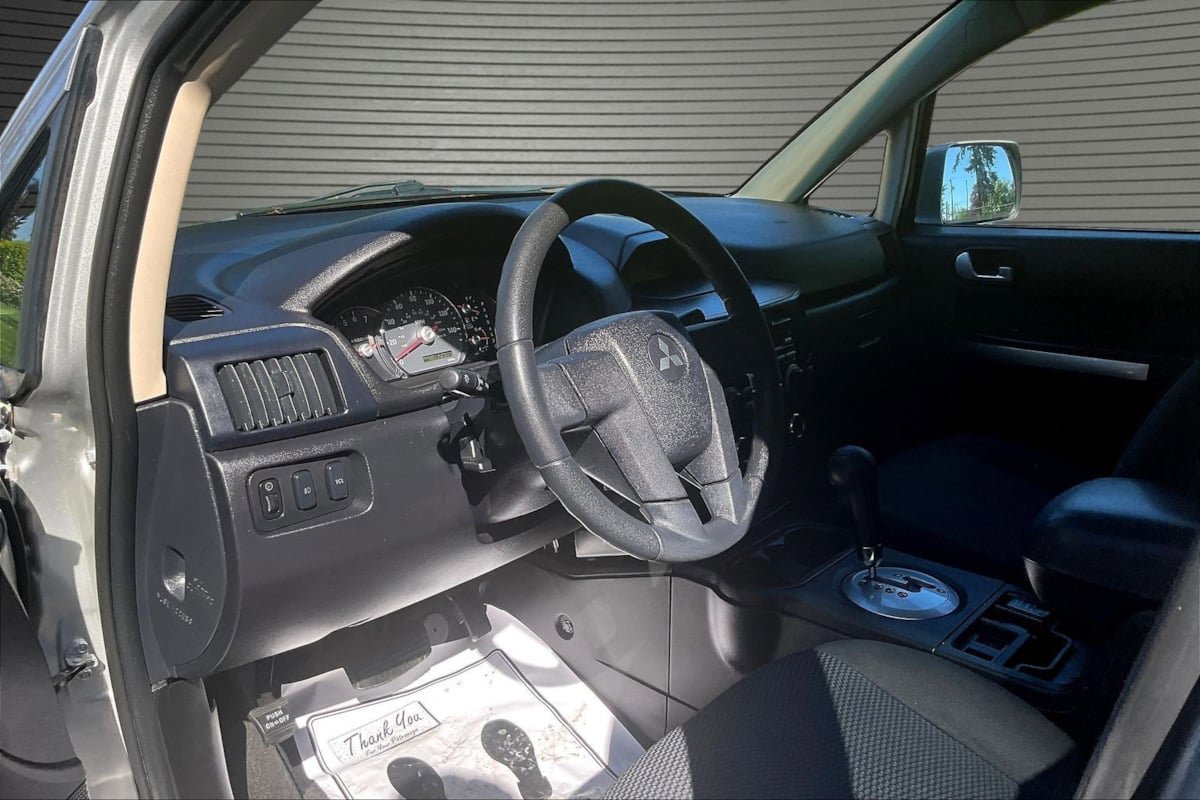 Used 2011 Mitsubishi Endeavor LS AWD/4WD image 16