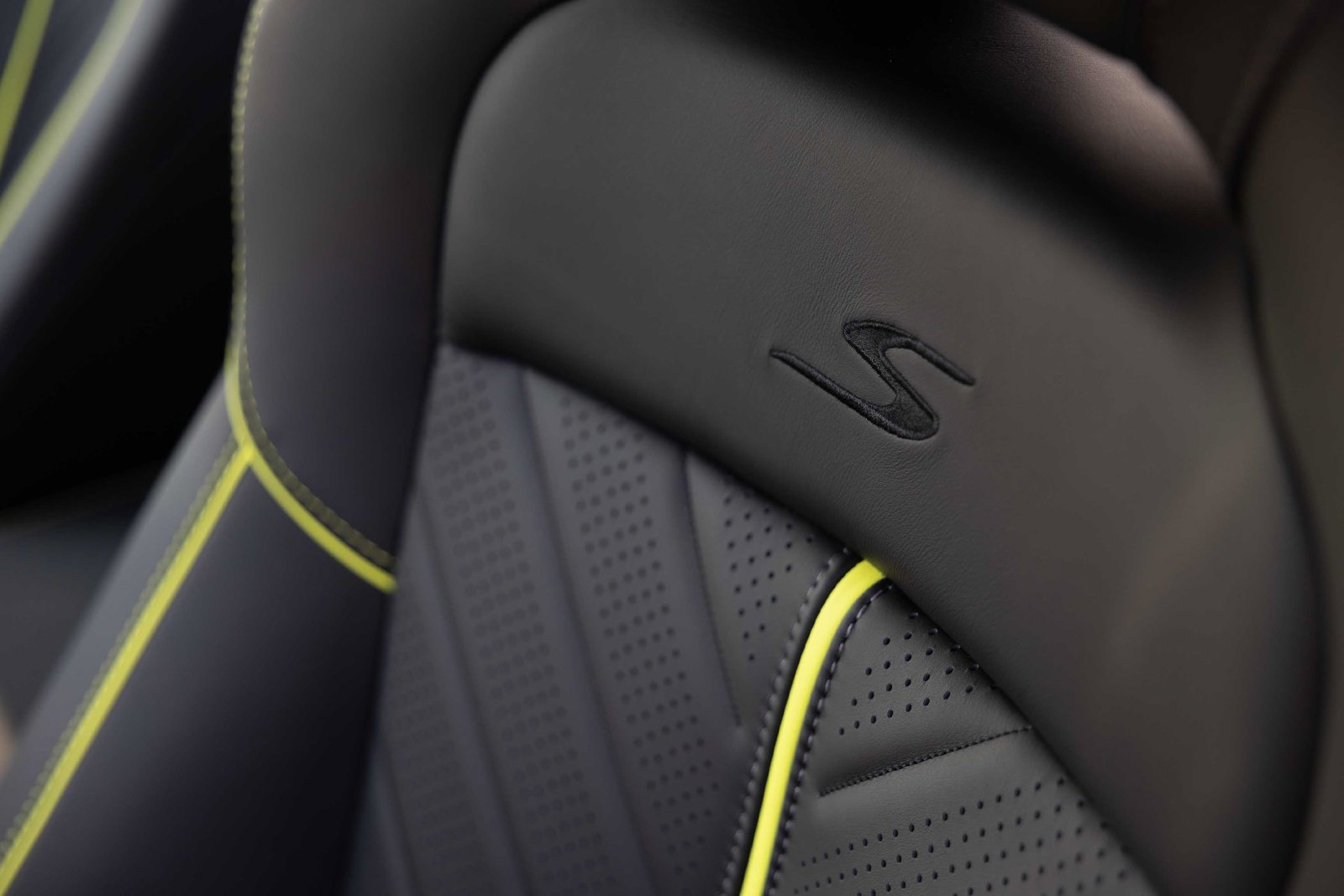 New 2026 Aston Martin V8 Vantage S RWD image 22