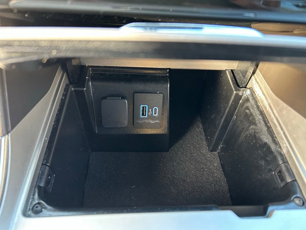 Certified 2022 Ford Explorer Platinum w/ Equipment Group 601A image 31