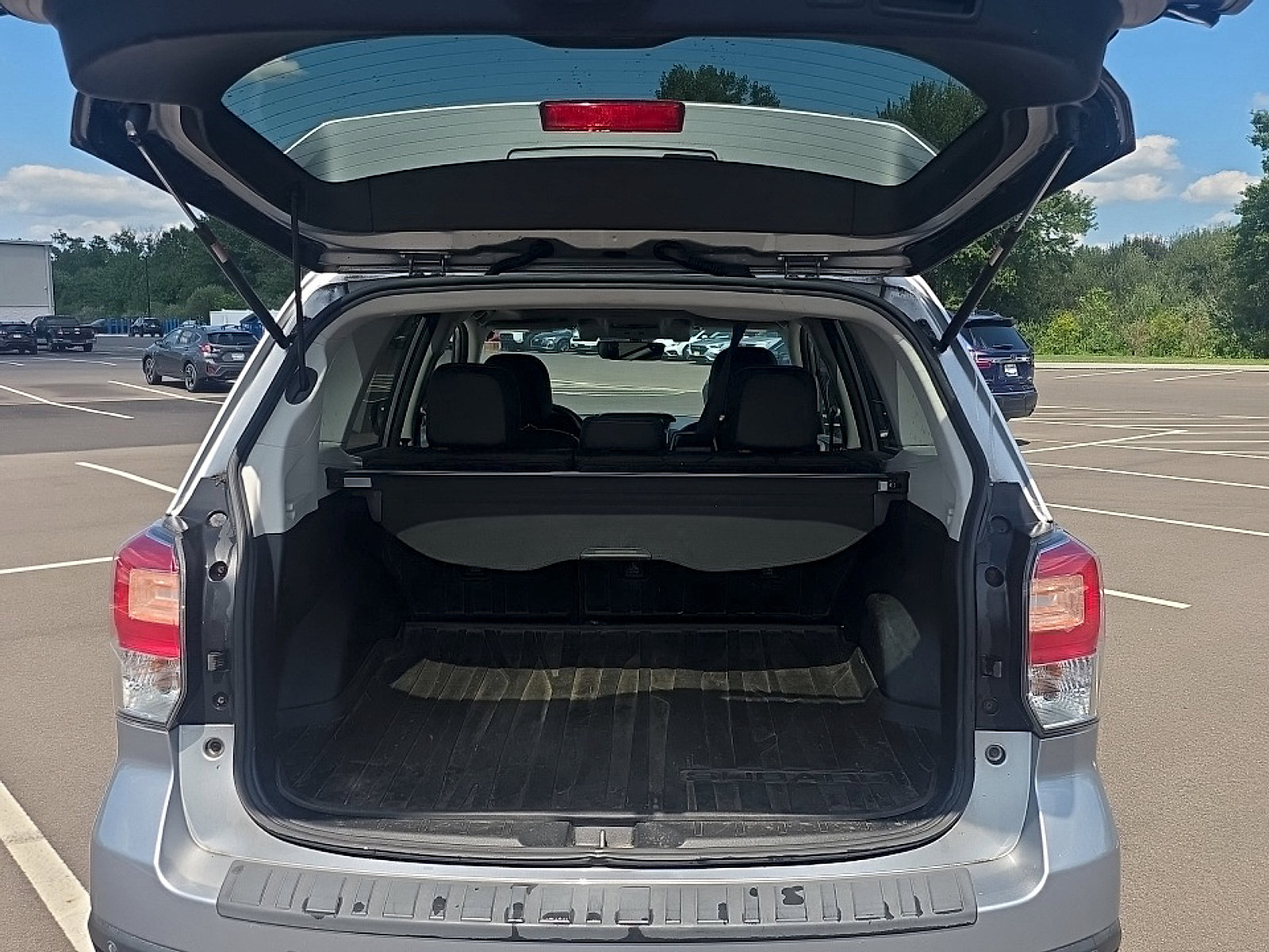 Used 2017 Subaru Forester 2.5i Touring AWD/4WD image 6