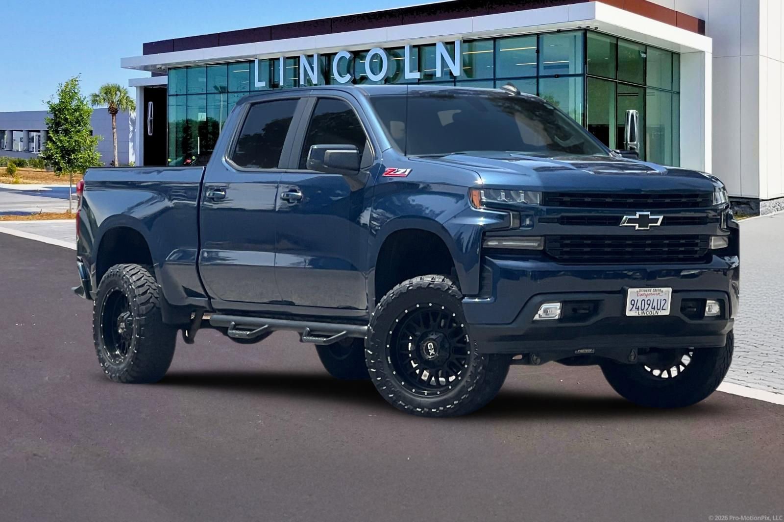 Used 2019 Chevrolet Silverado 1500 RST AWD/4WD image 2
