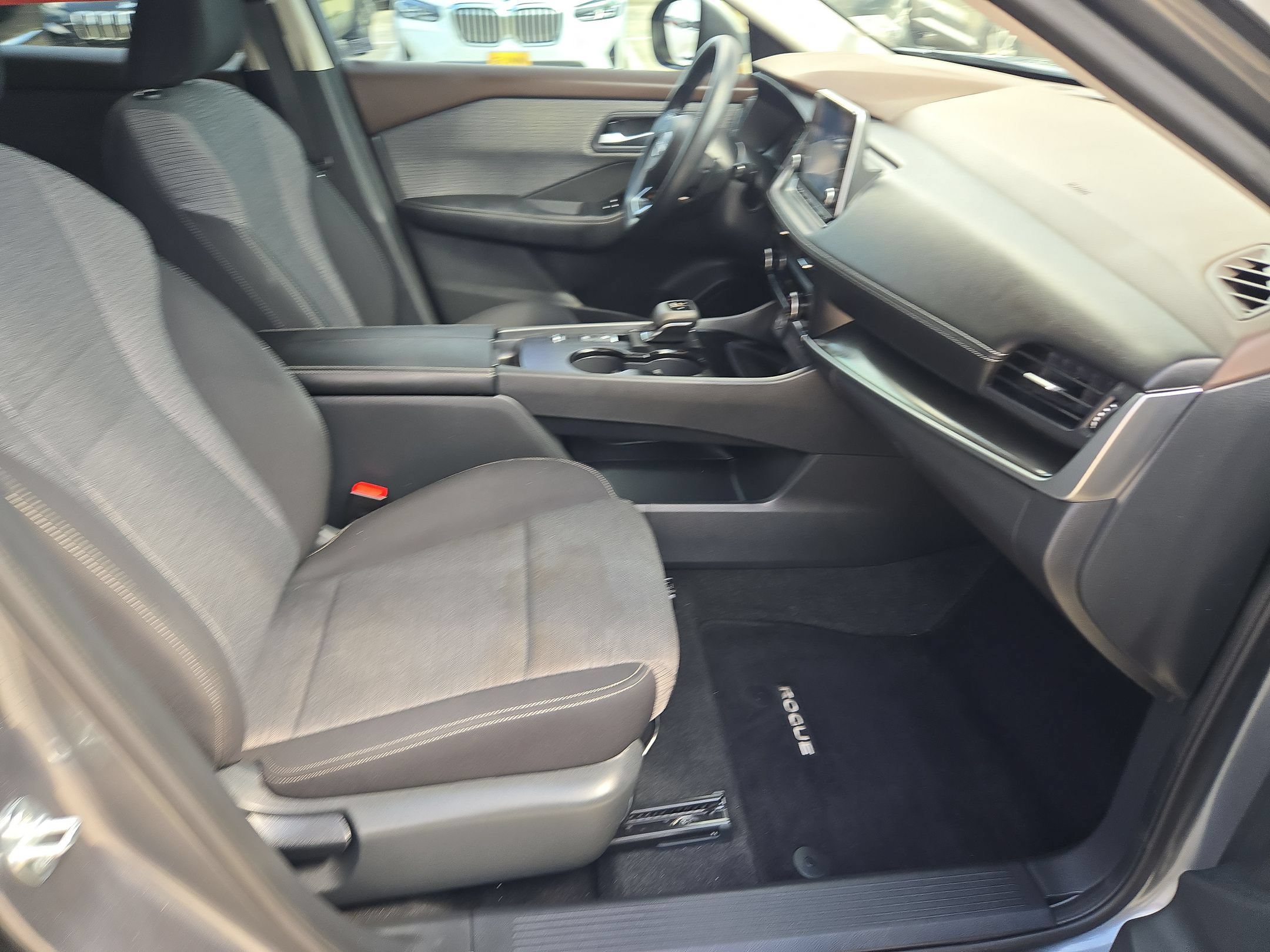 Used 2023 Nissan Rogue SV FWD image 28