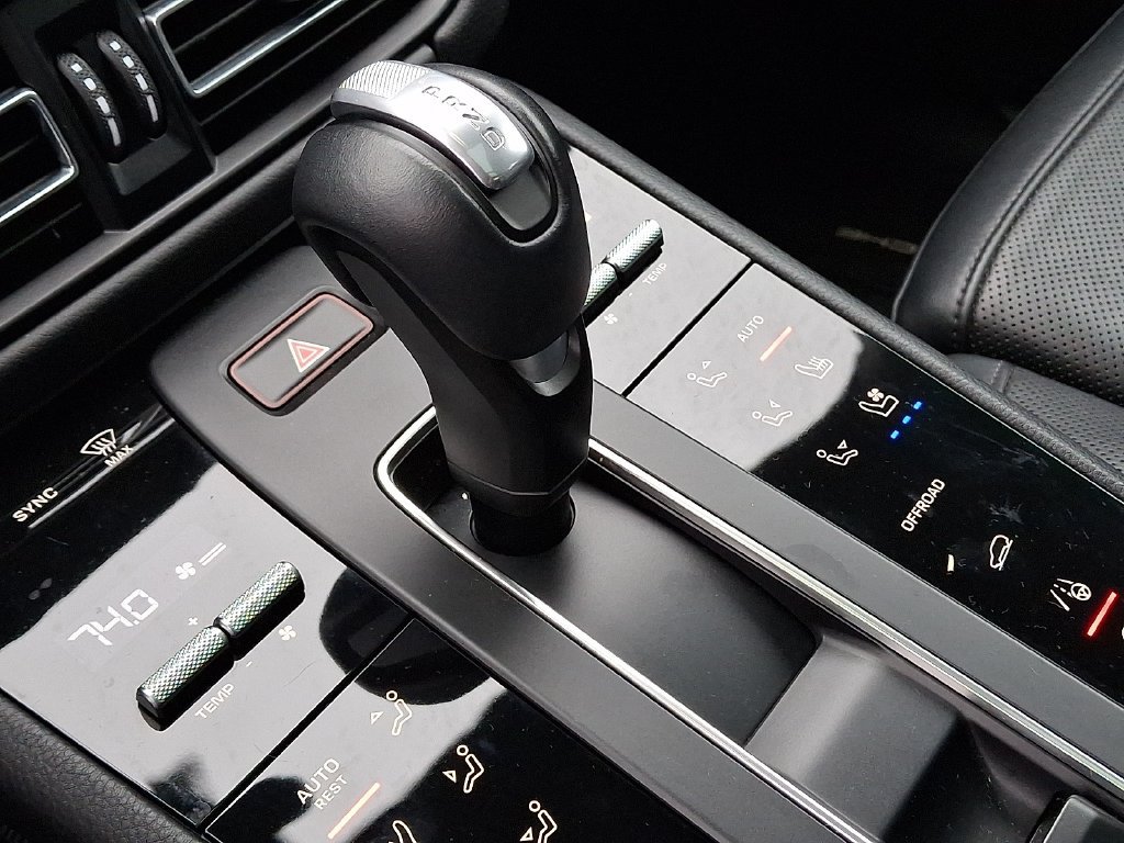 Used 2024 Porsche Macan S AWD/4WD image 16
