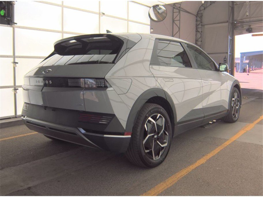 Used 2024 Hyundai Ioniq 5 SE image 3