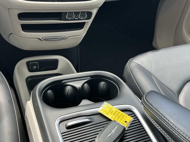 Used 2024 Chrysler Pacifica Touring-L FWD image 14