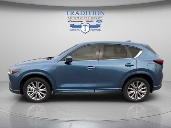 Used 2023 MAZDA CX-5 Signature AWD/4WD image 2
