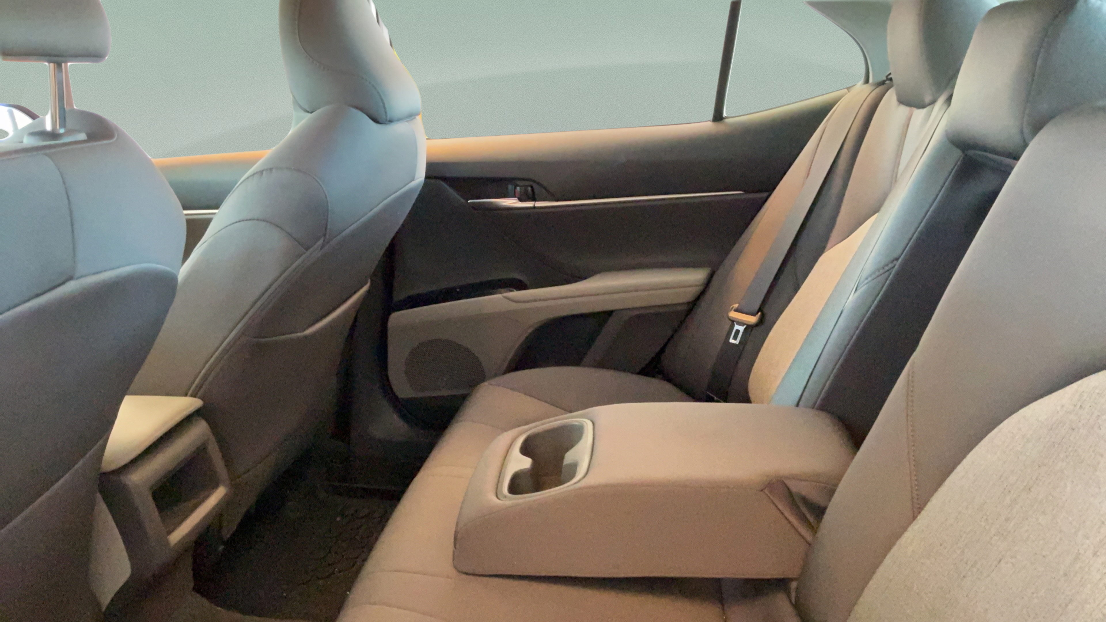 Used 2019 Toyota Camry LE FWD image 28