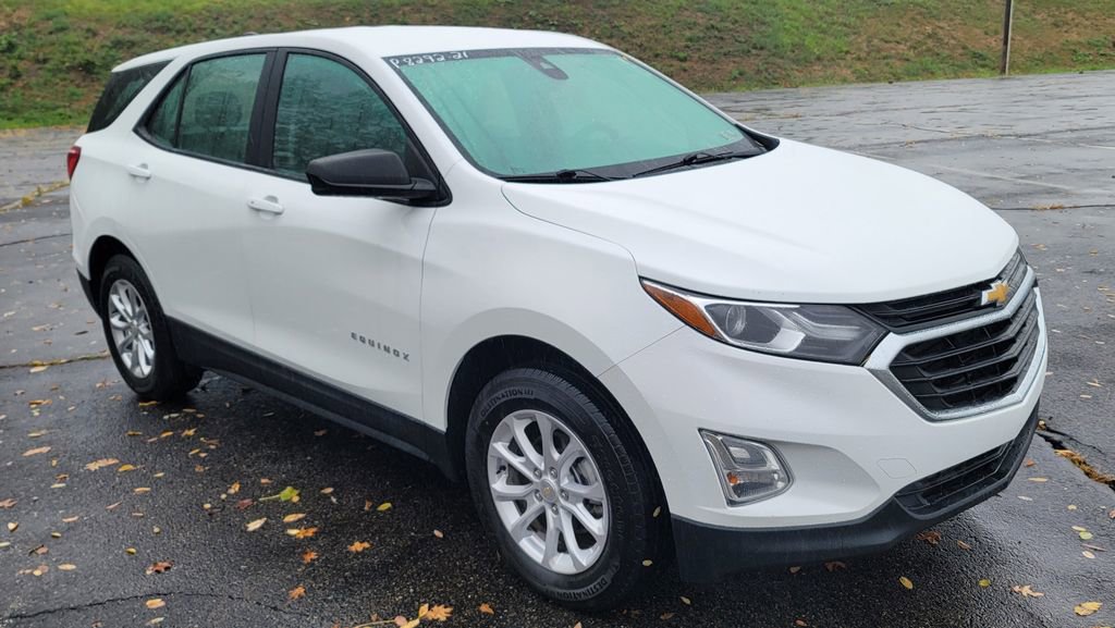 Used 2021 Chevrolet Equinox LS image 2