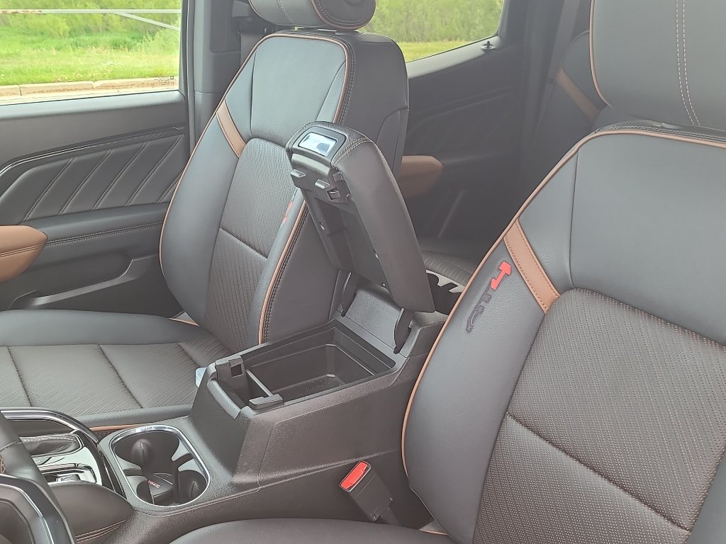 Used 2024 GMC Canyon AT4 w/ AT4 Premium Package AWD/4WD image 19