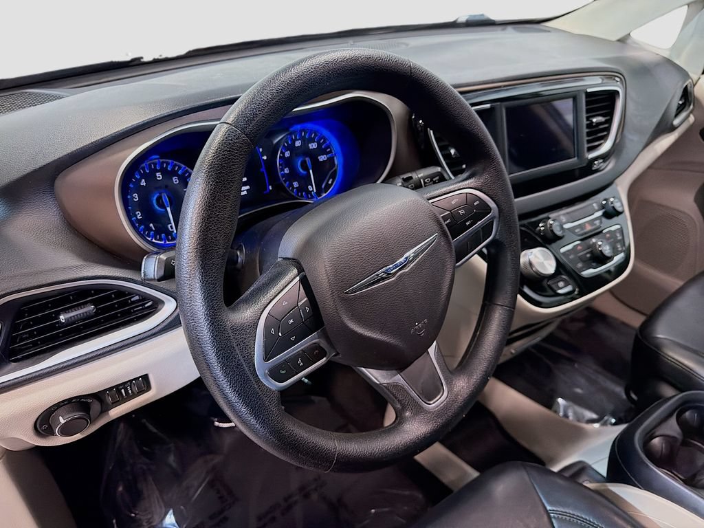Used 2021 Chrysler Voyager Lxi FWD image 7