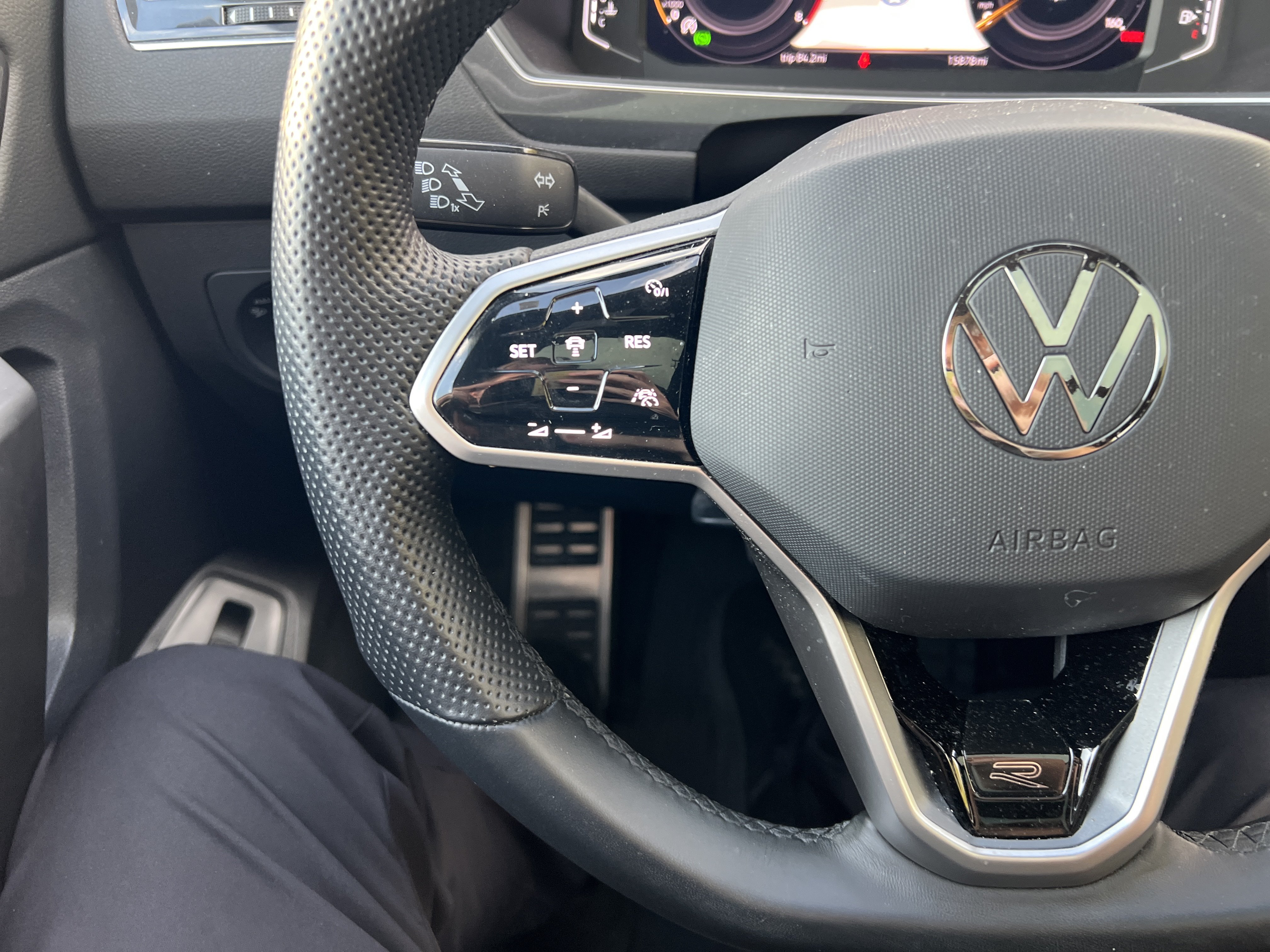 Certified 2022 Volkswagen Tiguan SEL R-Line AWD/4WD image 16