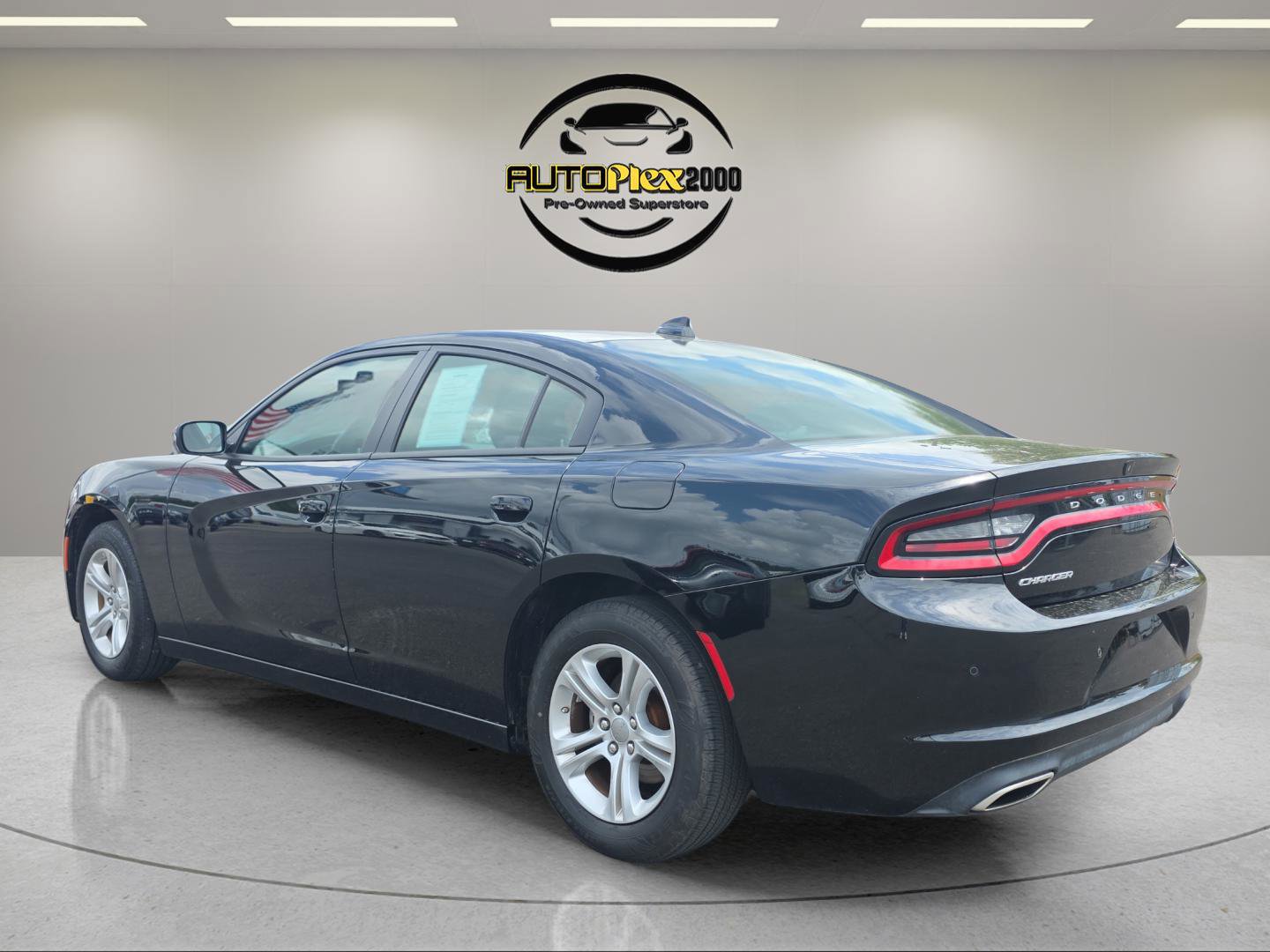 Used 2023 Dodge Charger SXT RWD image 5