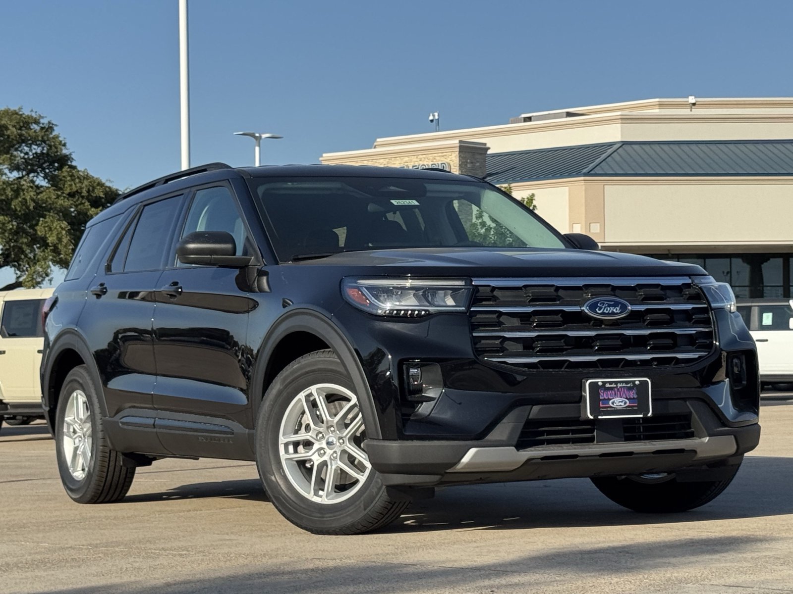 New 2026 Ford Explorer Active w/ Active Comfort Package RWD image 2
