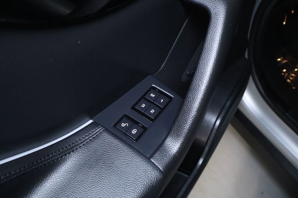 Used 2020 Jaguar F-PACE Premium AWD/4WD image 15