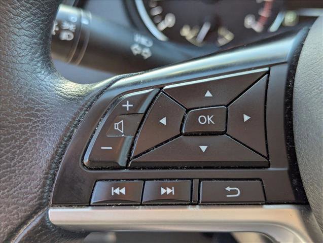 Used 2017 Nissan Rogue S image 11