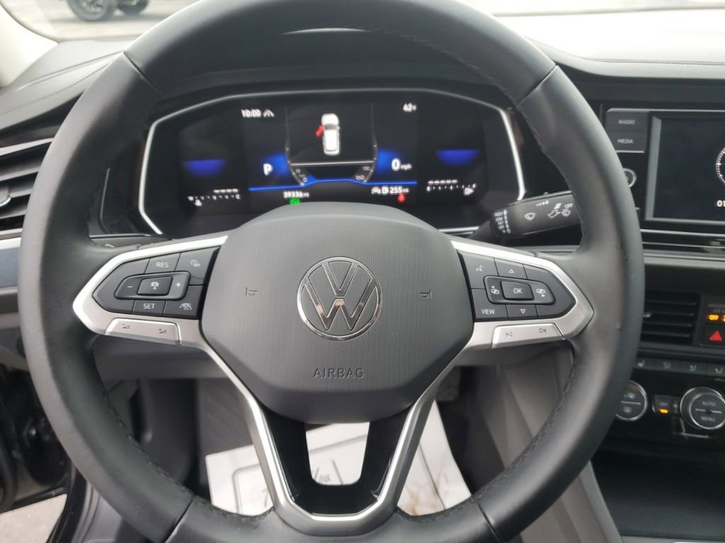 Used 2024 Volkswagen Jetta SE image 16