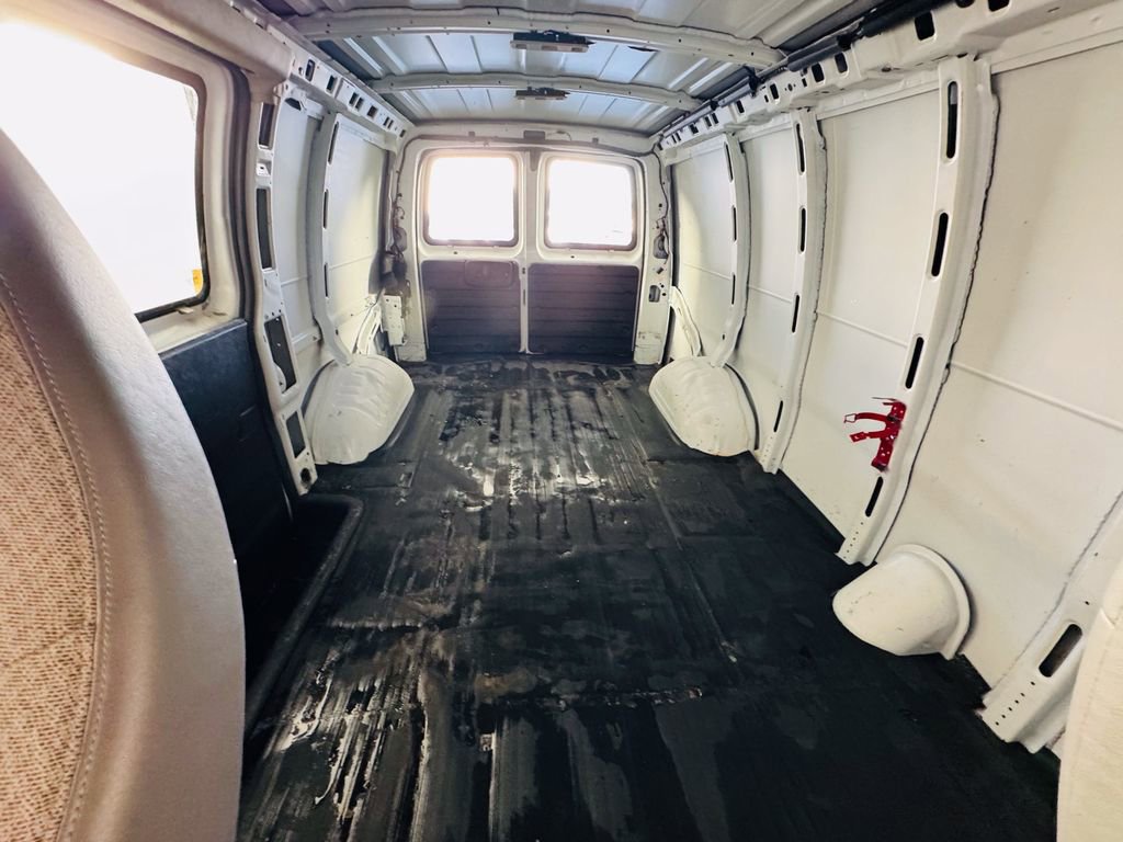 Used 2015 Chevrolet Express 2500 RWD image 22