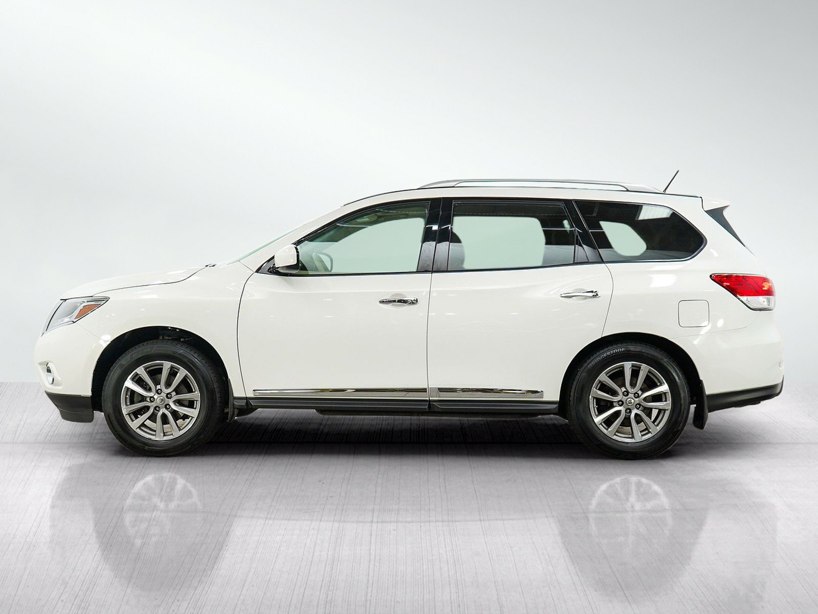 Used 2014 Nissan Pathfinder SL w/ SL Premium Package AWD/4WD image 2