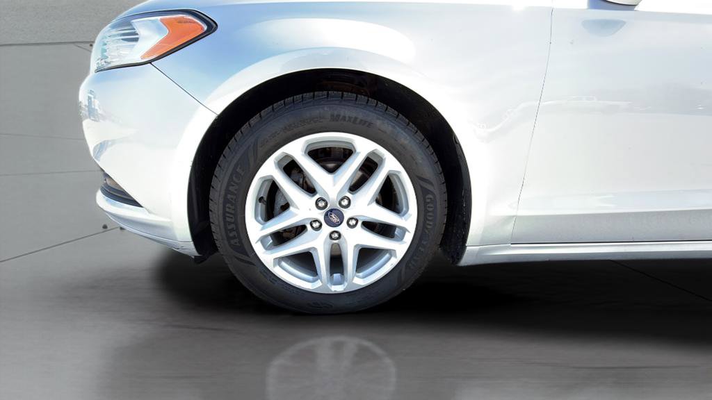 Used 2016 Ford Fusion SE FWD image 27