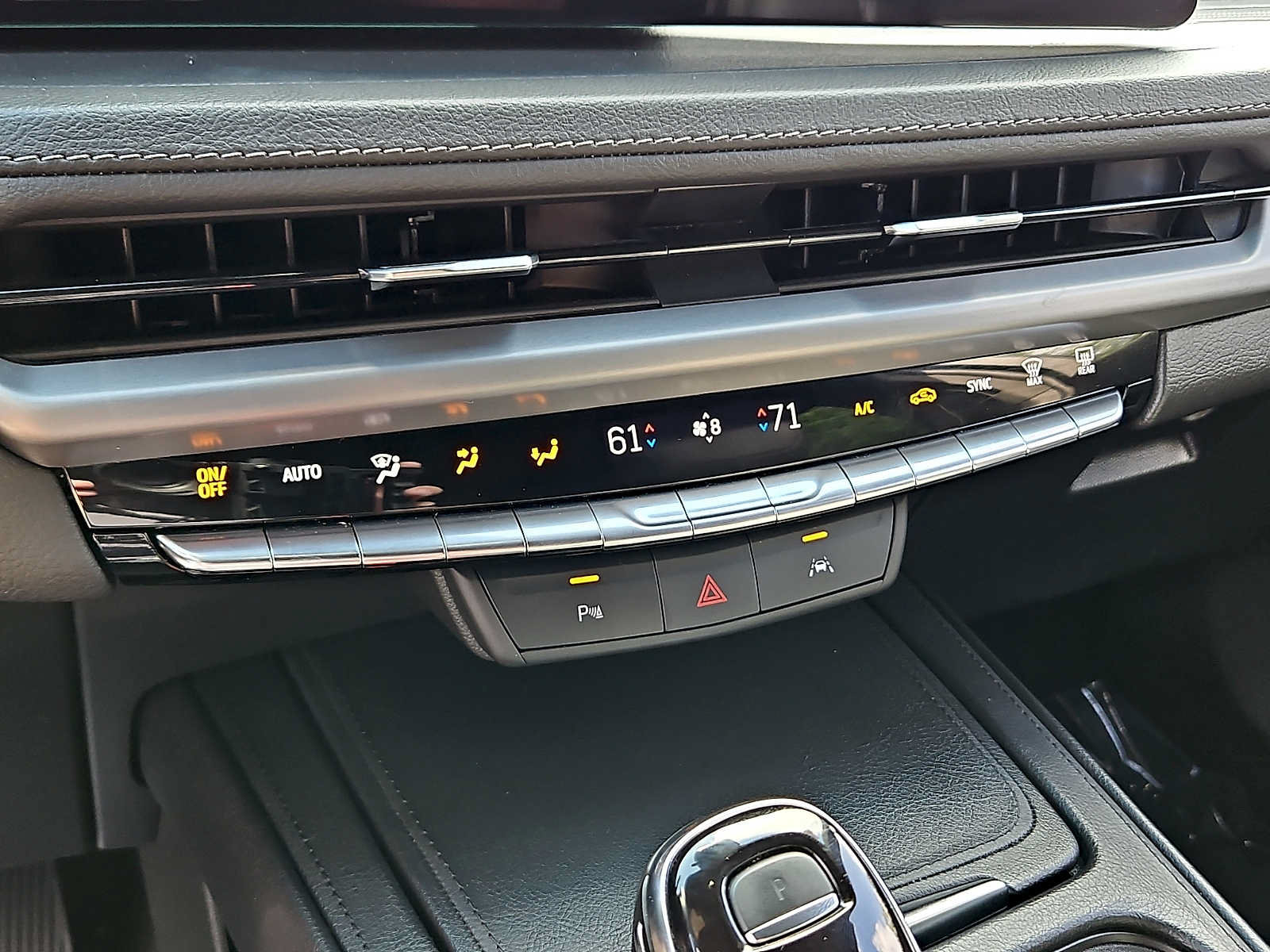 Used 2025 Cadillac XT4 Premium Luxury AWD/4WD image 16