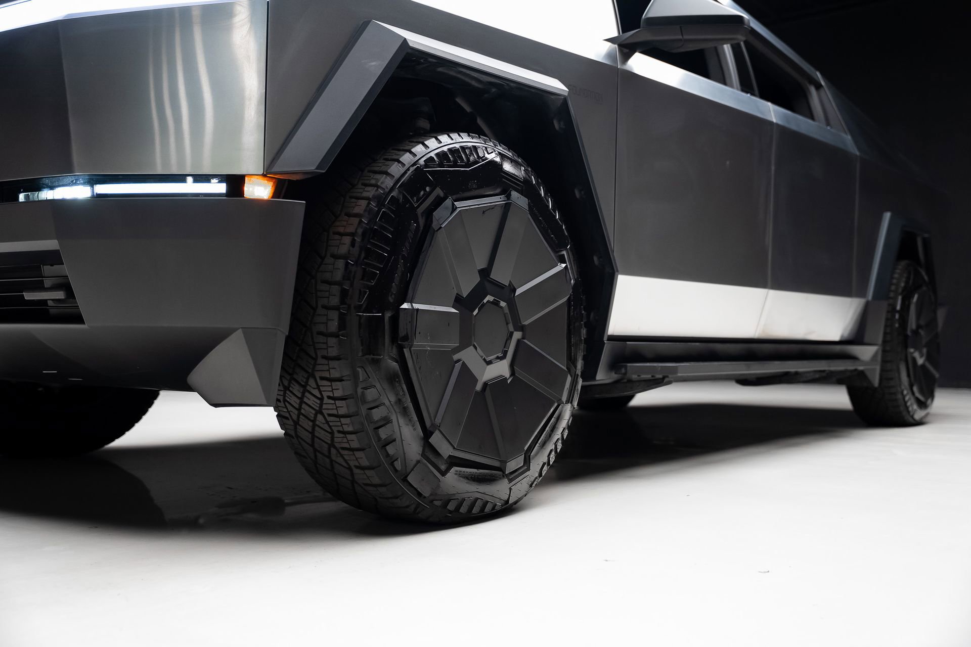 Used 2024 Tesla Cybertruck Cyberbeast AWD/4WD image 64